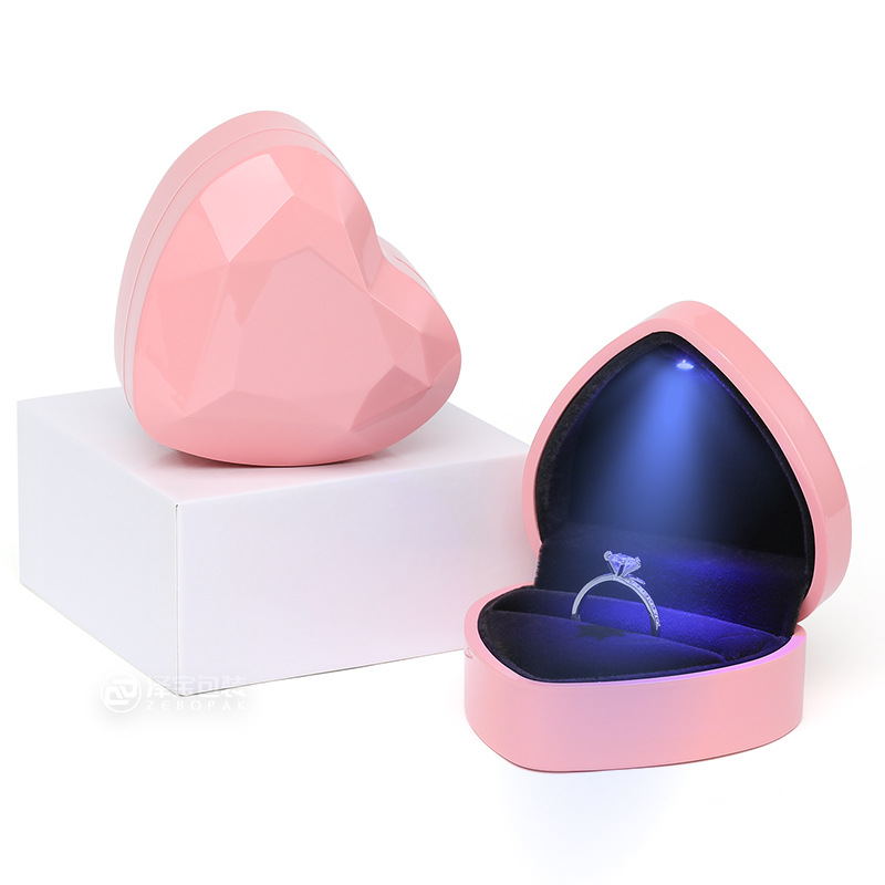 Anillo Promesa Sempiterna – Caja de Corazón con Luz LED de Alta Intensidad