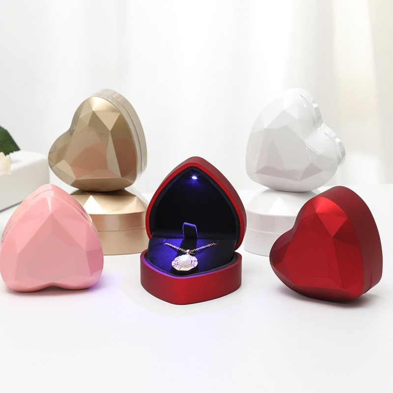 Anillo Promesa Sempiterna – Caja de Corazón con Luz LED de Alta Intensidad