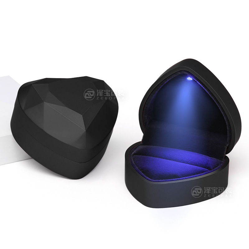 Anillo Promesa Sempiterna – Caja de Corazón con Luz LED de Alta Intensidad